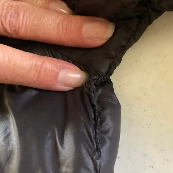The North Face Quilted Black Hooded Jacket - Picture 12 of 12